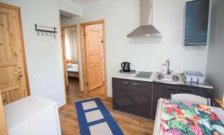 Мини-отель Katariina Guesthouse Раквере Семейный номер с собственной ванной комнатой и кухней-6