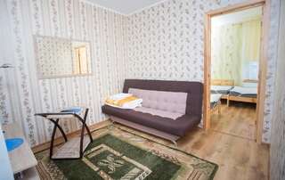 Мини-отель Katariina Guesthouse Раквере Семейный номер с собственной ванной комнатой и кухней-20