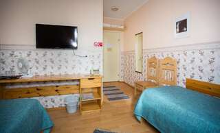 Мини-отель Katariina Guesthouse Раквере Двухместный номер с 2 отдельными кроватями и собственной ванной комнатой-2